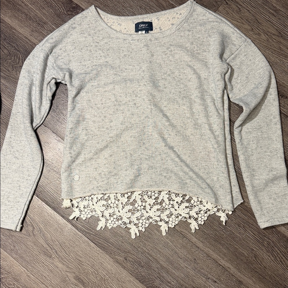 Beautiful Lace Back Swearshirt